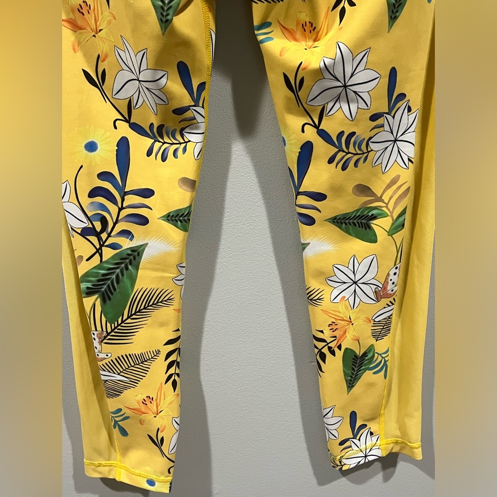 Zyia Active 7/8 Floral Yellow Leggings Sz 6-8 Reflective Light nTight - Picture 9 of 12